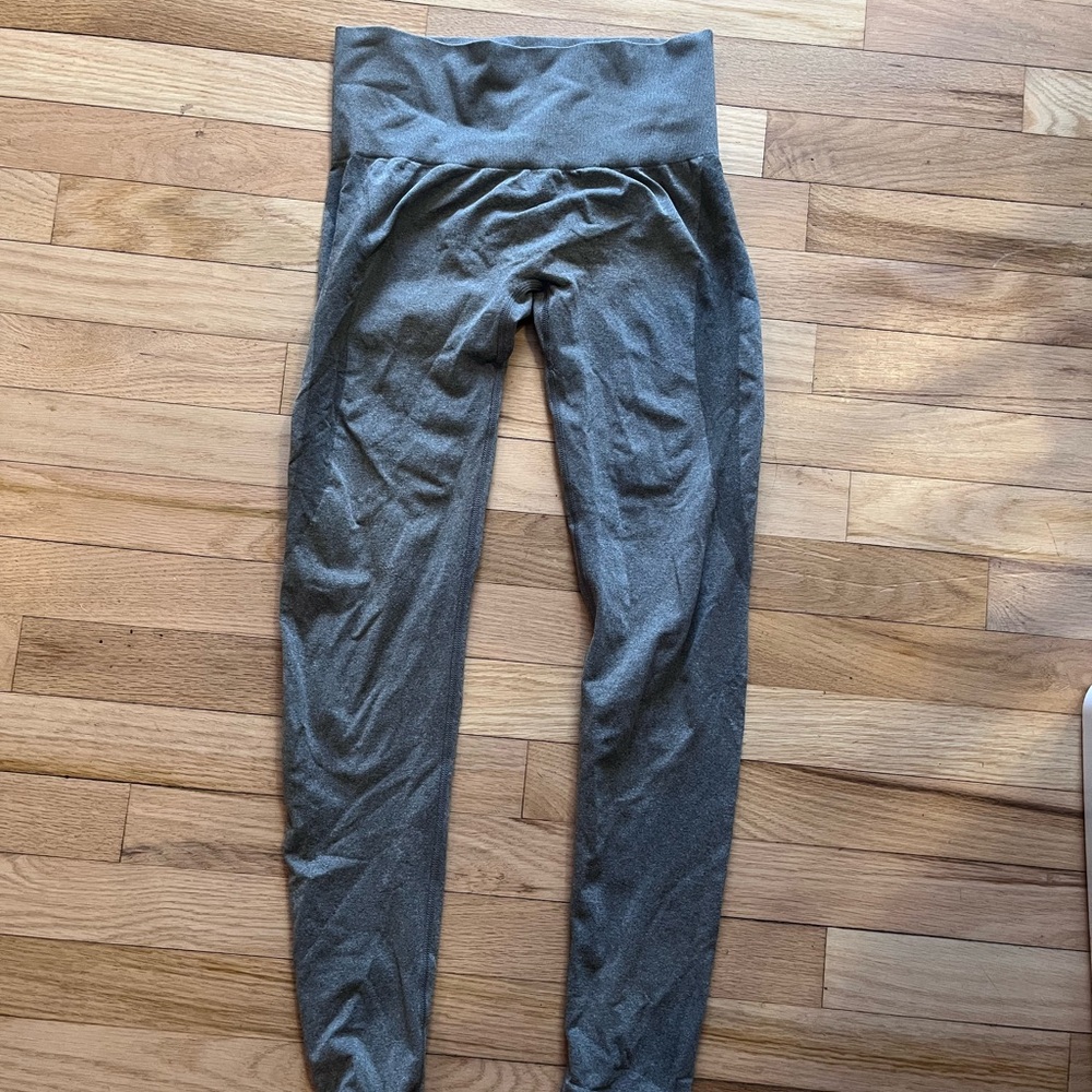 EUC NVGTN contour leggings